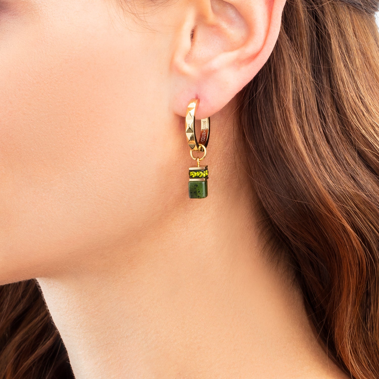 EAR ME UP Charm GeoCUBE® gold-green