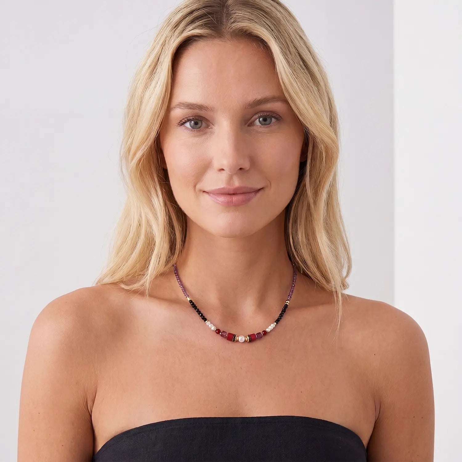 COEUR DE LION Necklace Atelier Ember Gold – on model