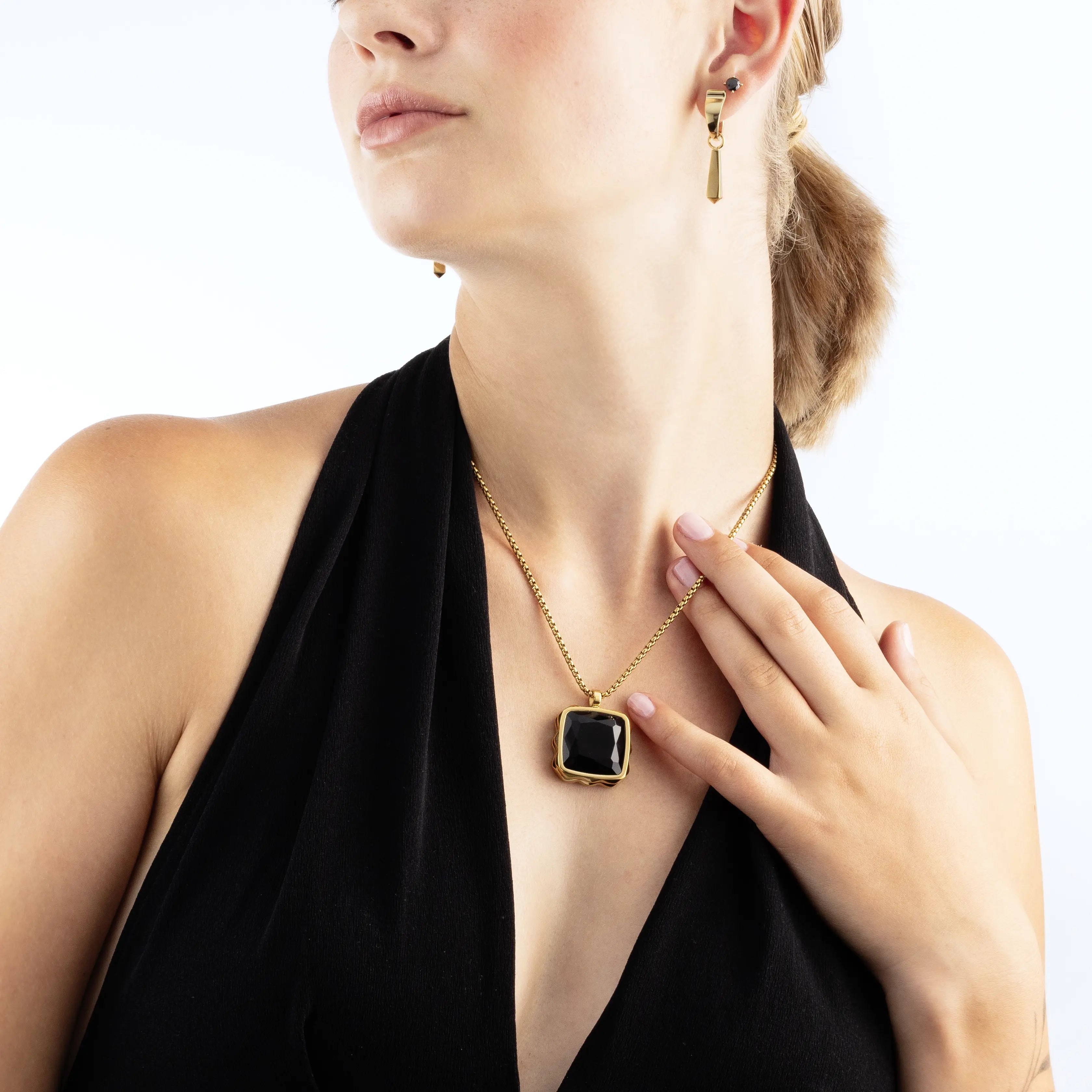 Necklace Amulet Spikes Square Onyx gold-black