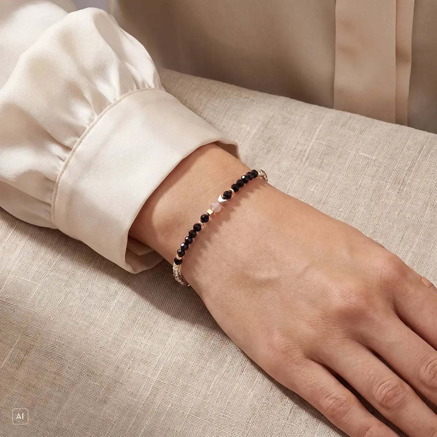 COEUR DE LION Bracelet Amulet Modern Future Gold-Black – on model