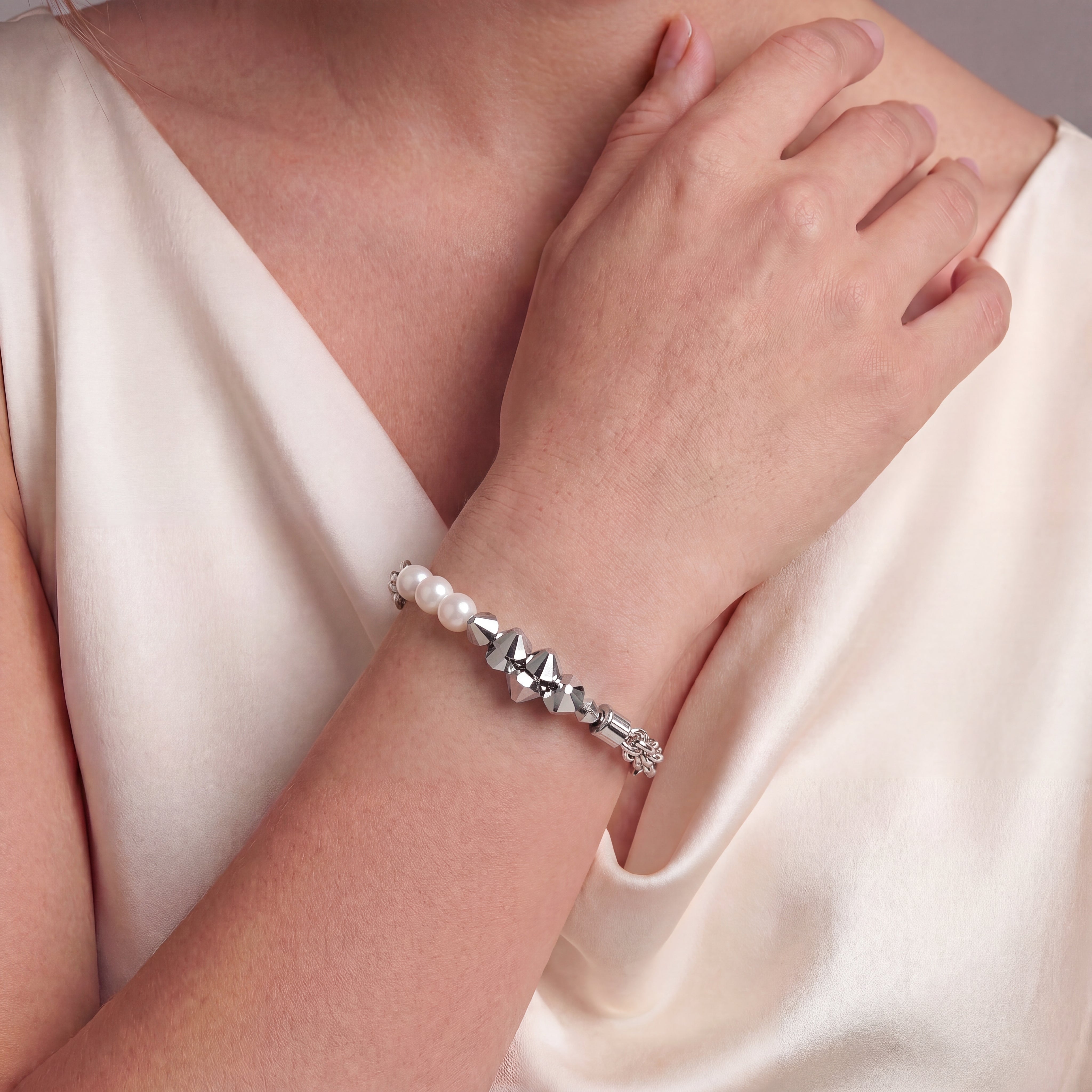 COEUR DE LION Bracelet Dancing Crystals Fusion Silver – on model