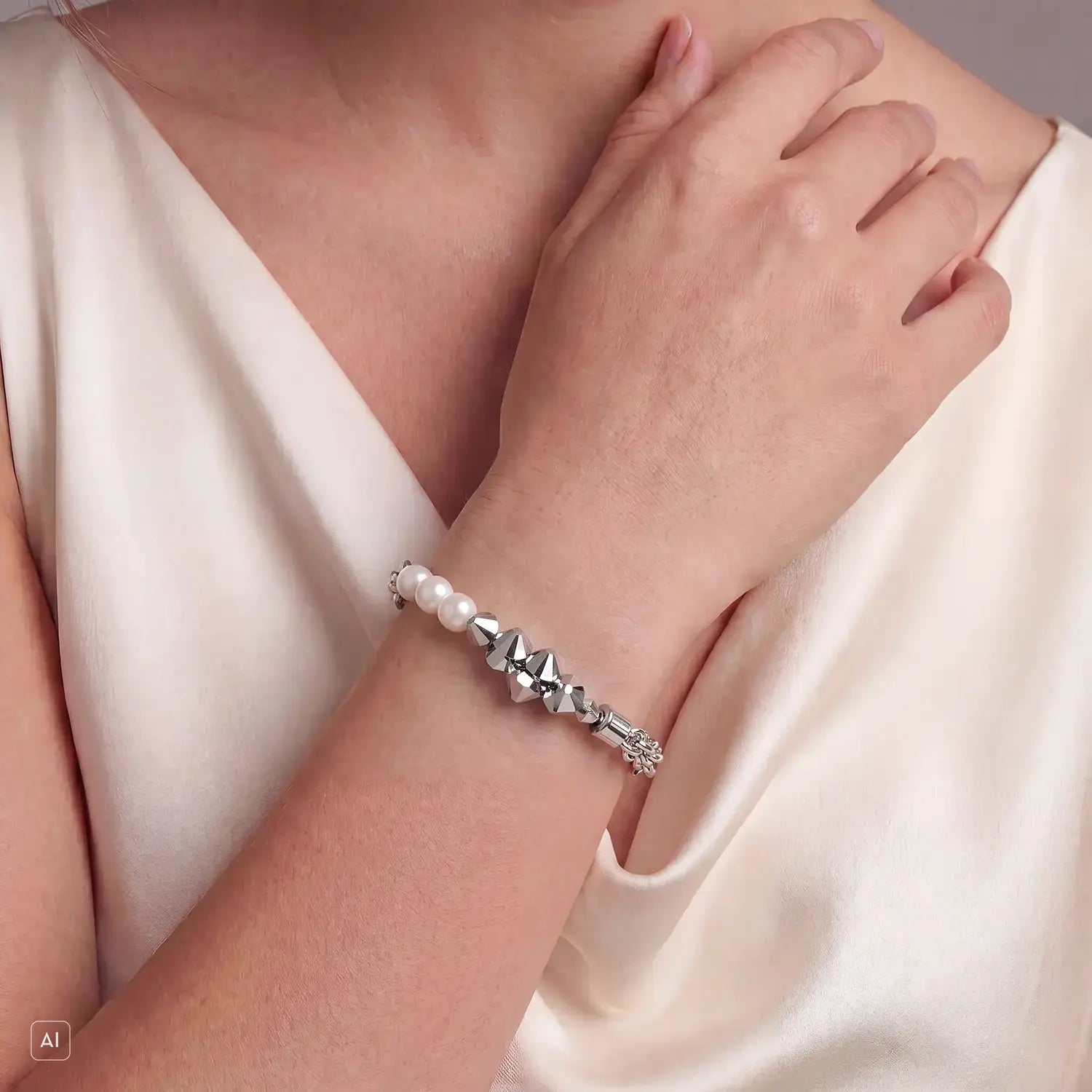 COEUR DE LION Bracelet Dancing Crystals Fusion Silver – on model