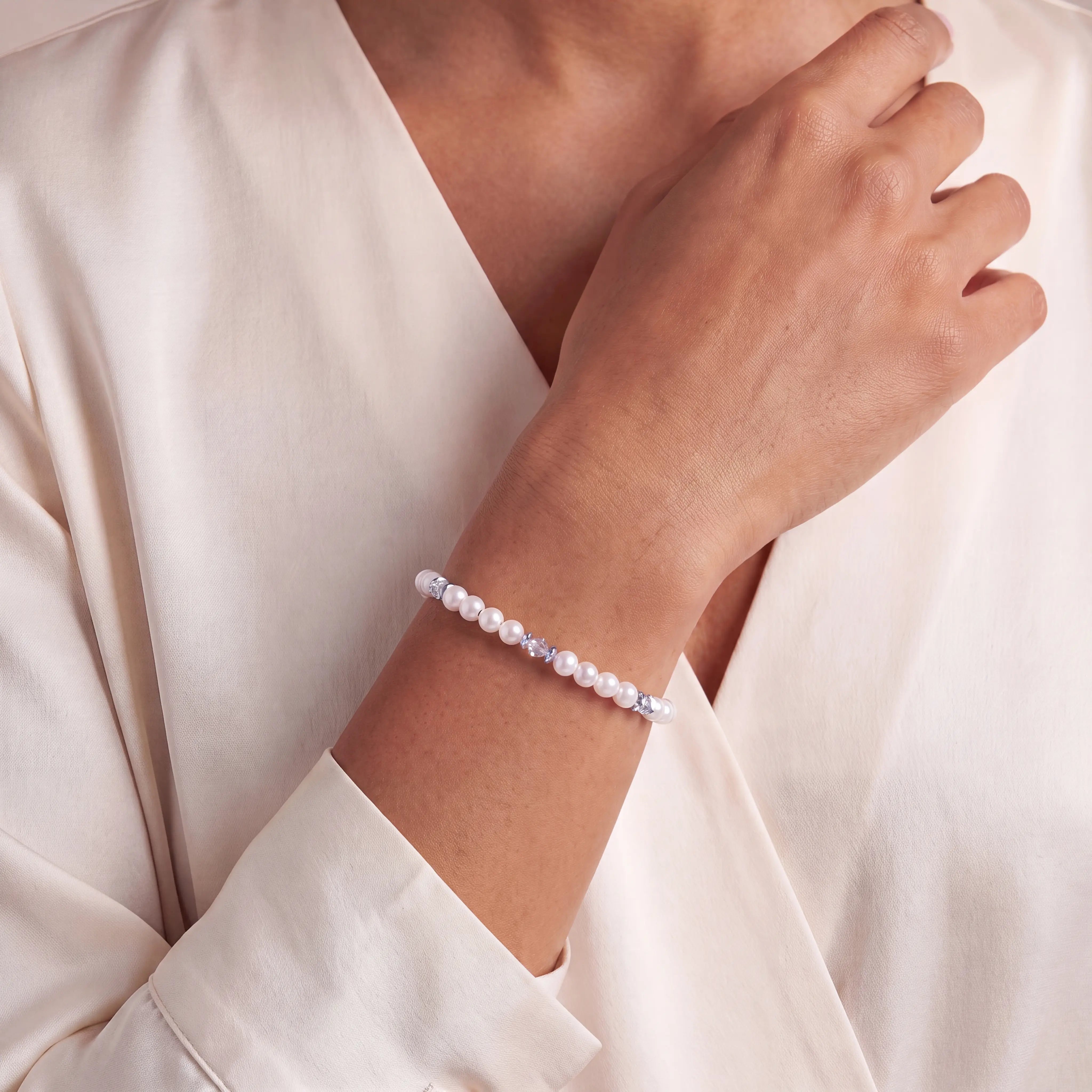 COEUR DE LION Bracelet Modern Icon Pearl Silver – on model