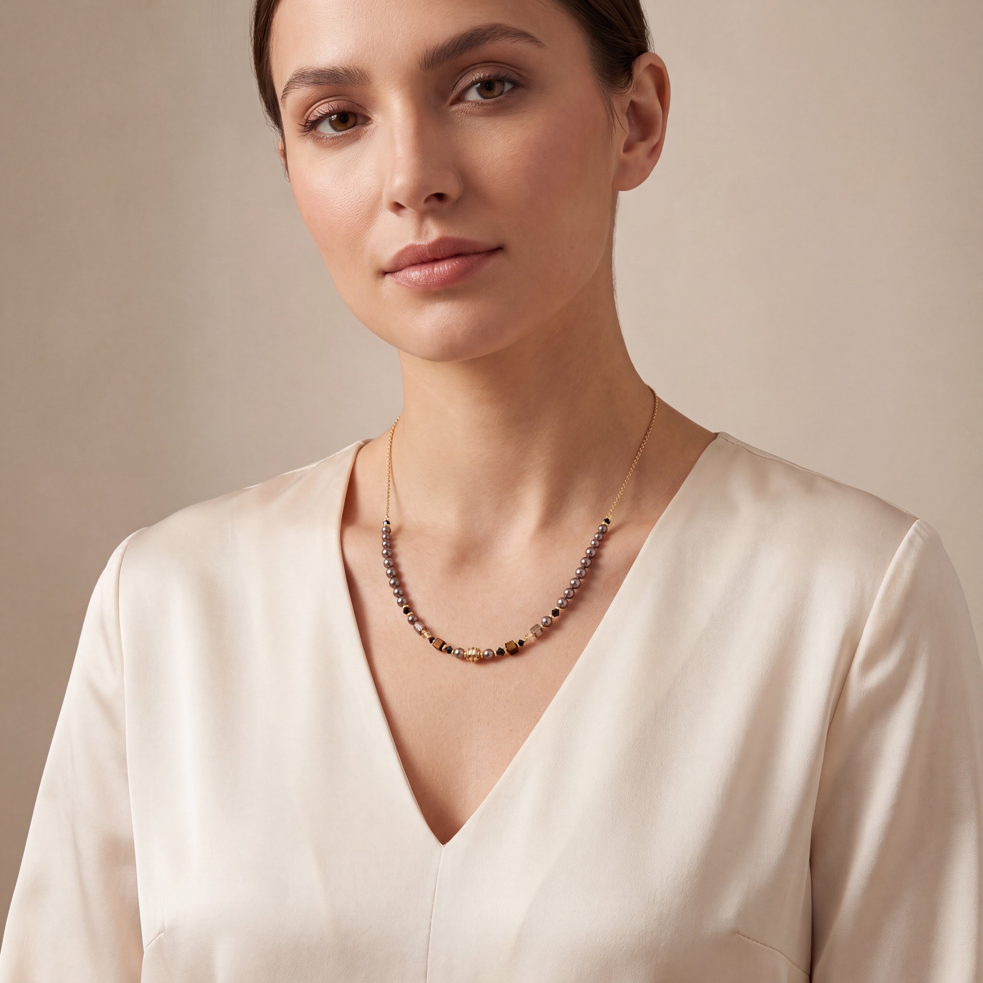 COEUR DE LION Necklace Slider Wave Earth Gold – on model