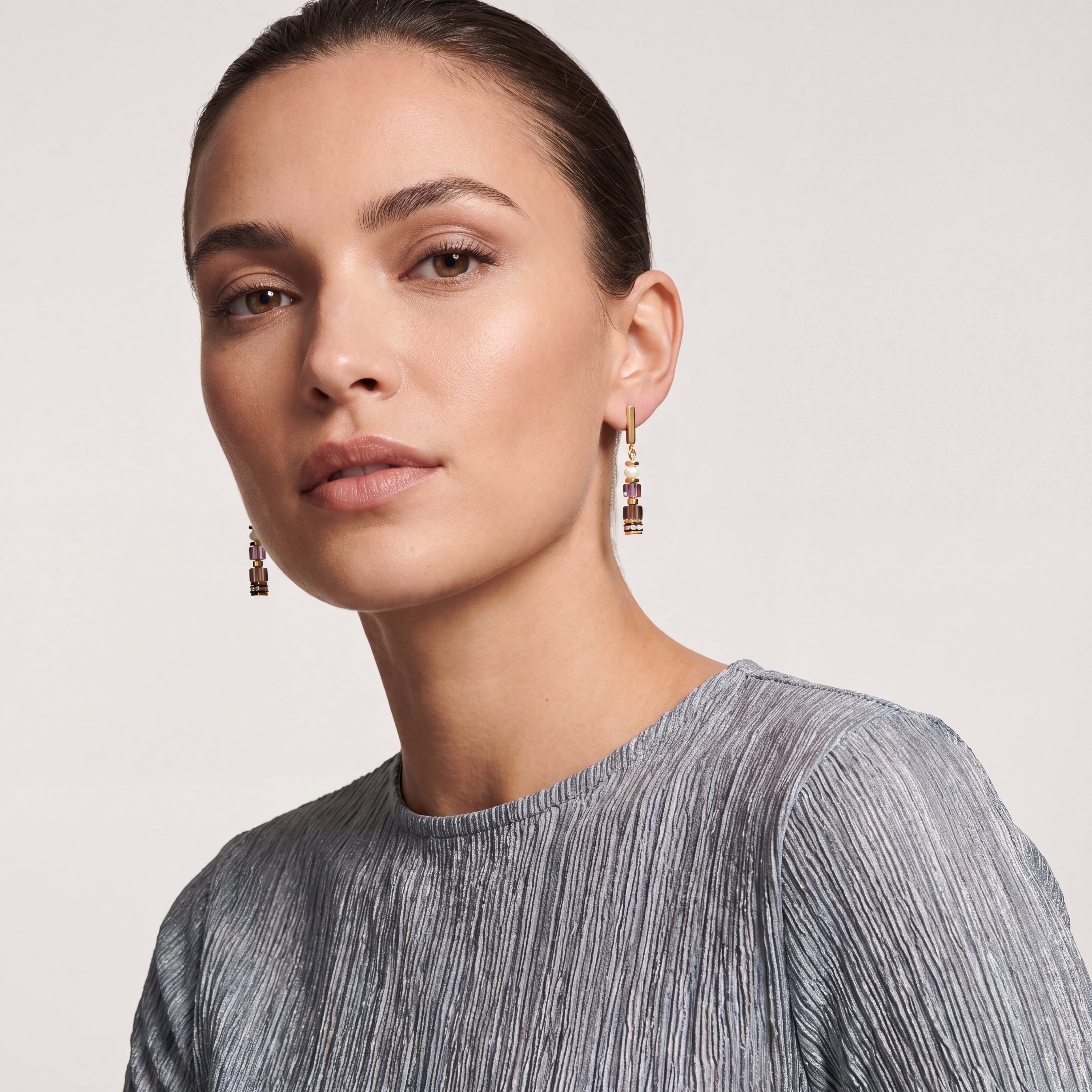 COEUR DE LION GeoCUBE® Precious Grace Earrings Rose Smoke – on model