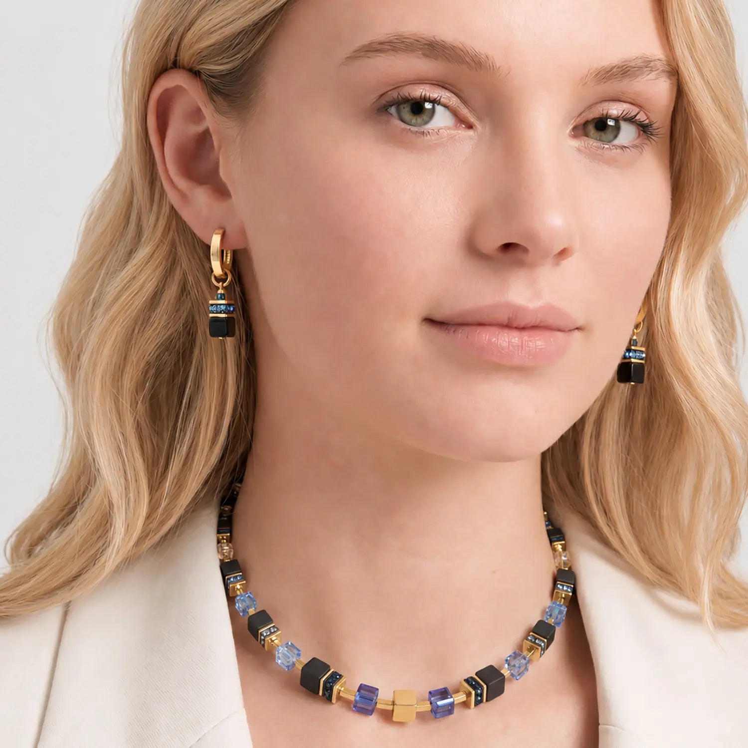 COEUR DE LION GeoCUBE® Precious Classic Necklace Midnight Blue – on model