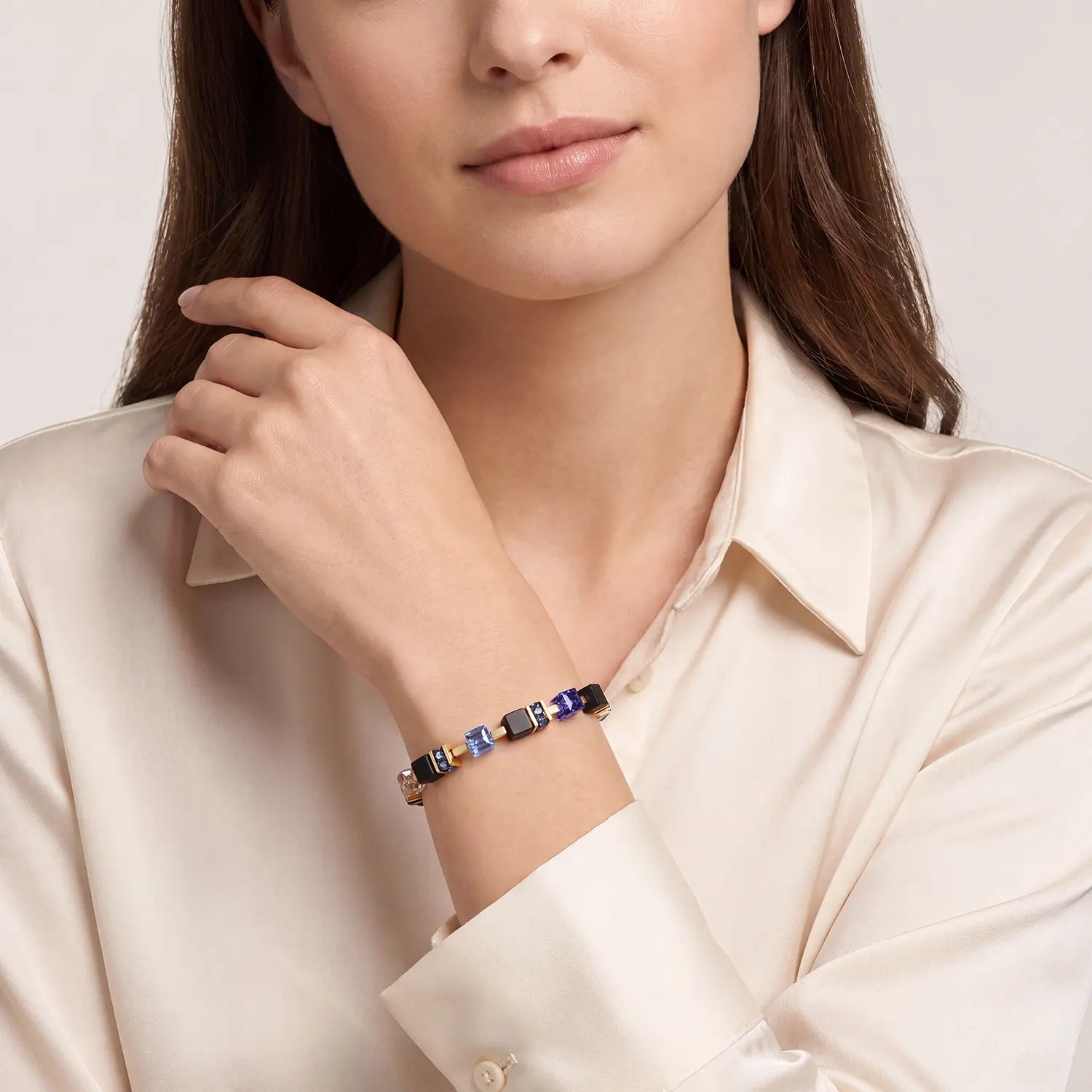 COEUR DE LION GeoCUBE® Precious Classic Bracelet Midnight Blue – on model