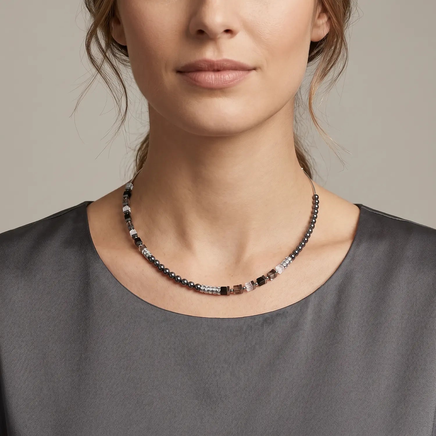 COEUR DE LION Necklace Precious Fusion Offset grey-silver – on model