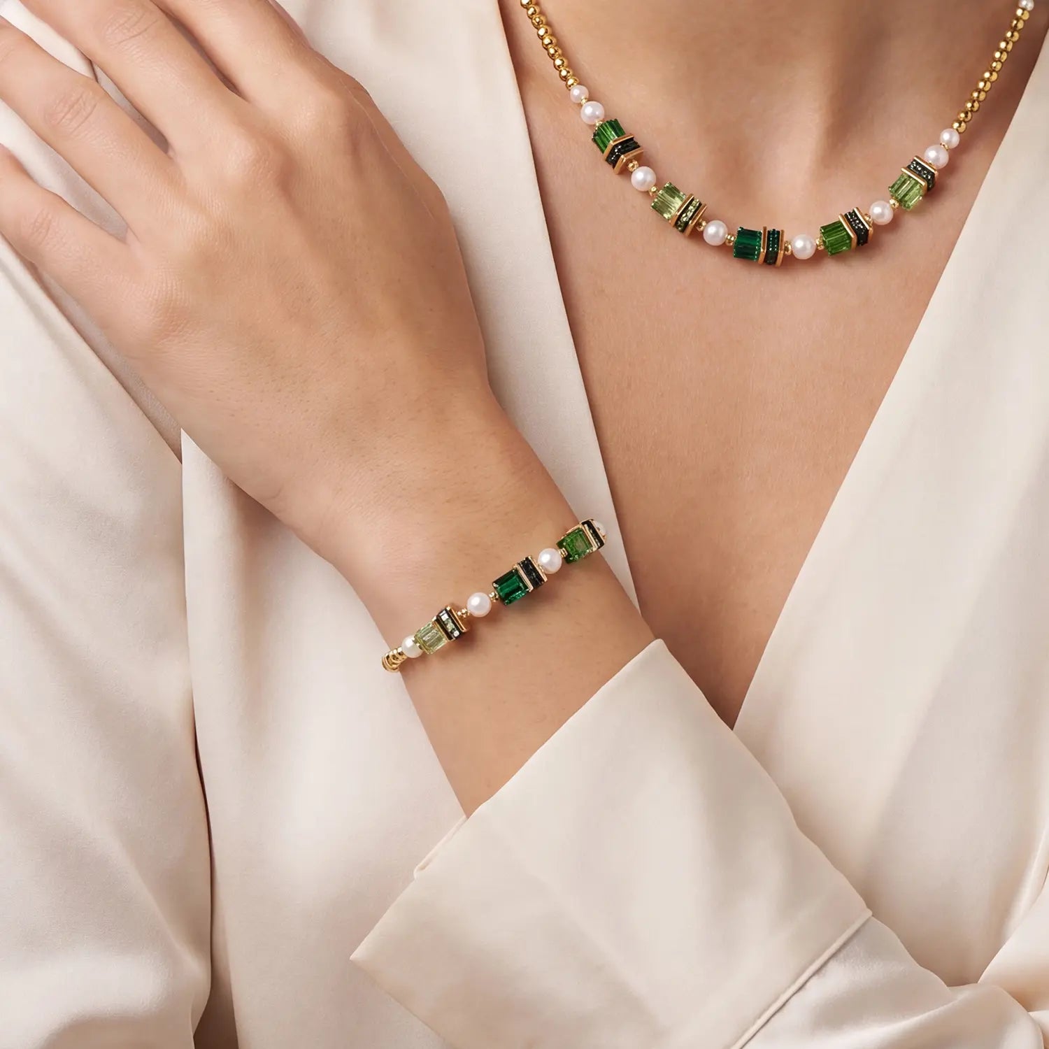 COEUR DE LION Bracelet Sparkling Princess gold-emerald – on model