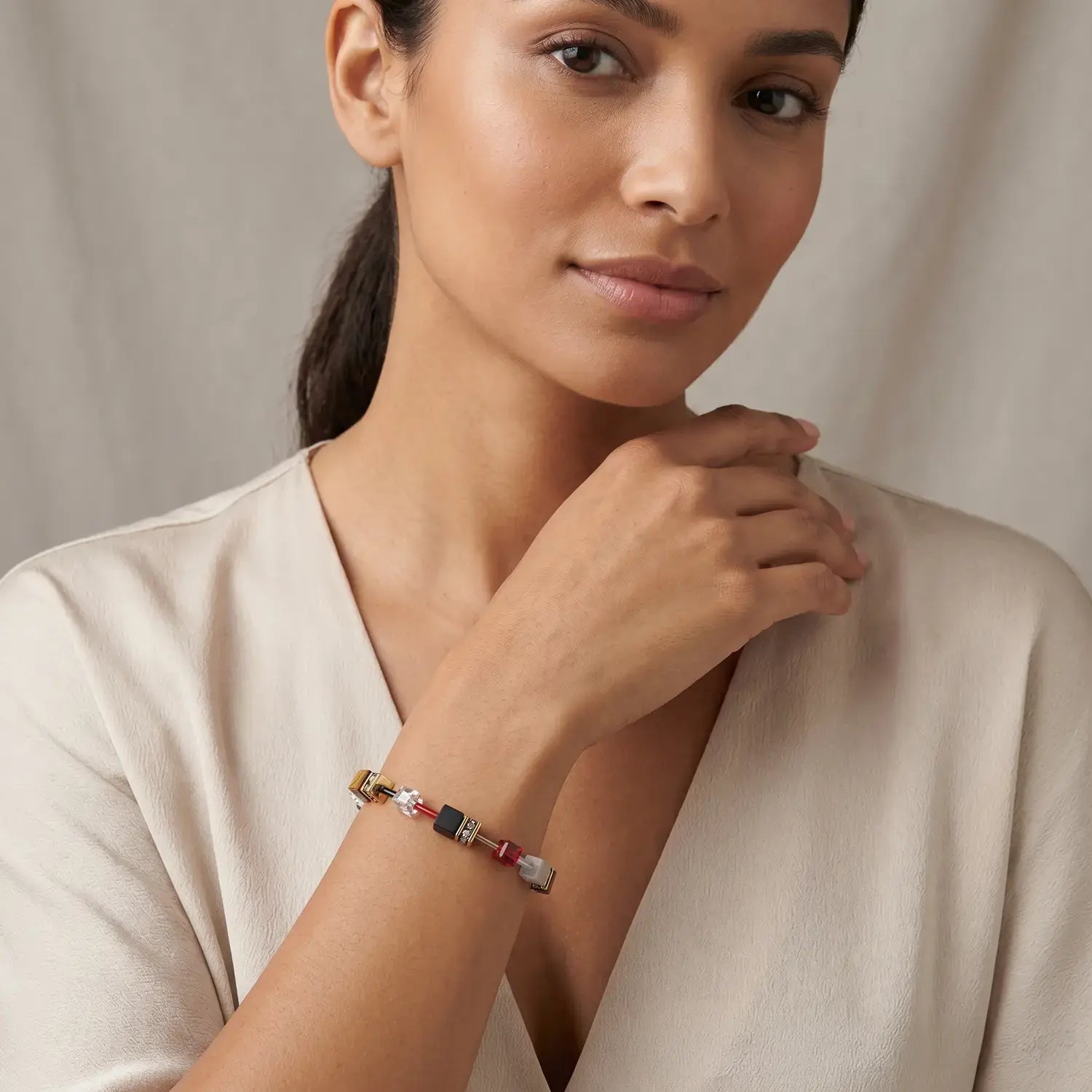 COEUR DE LION GeoCUBE® Iconic Precious Bracelet Rustic Luxe – on model