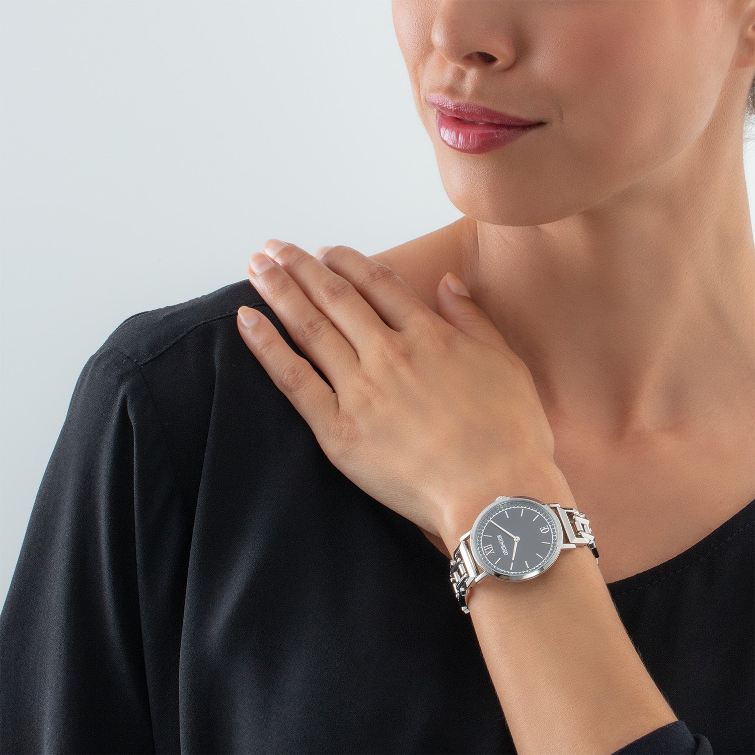 Watch Round Sparkling Mysterious Black Statement silver