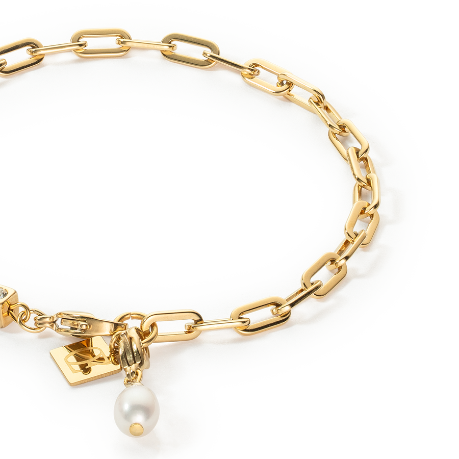 Modern chain bracelet with freshwater pearl charms gold